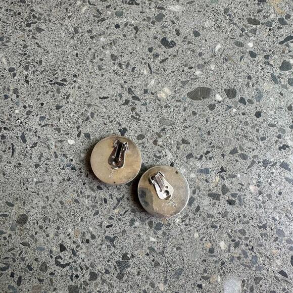 Women’s Earrings Silver Western Clip-On Engraved Floral Dome Vintage - Picture 2 of 2